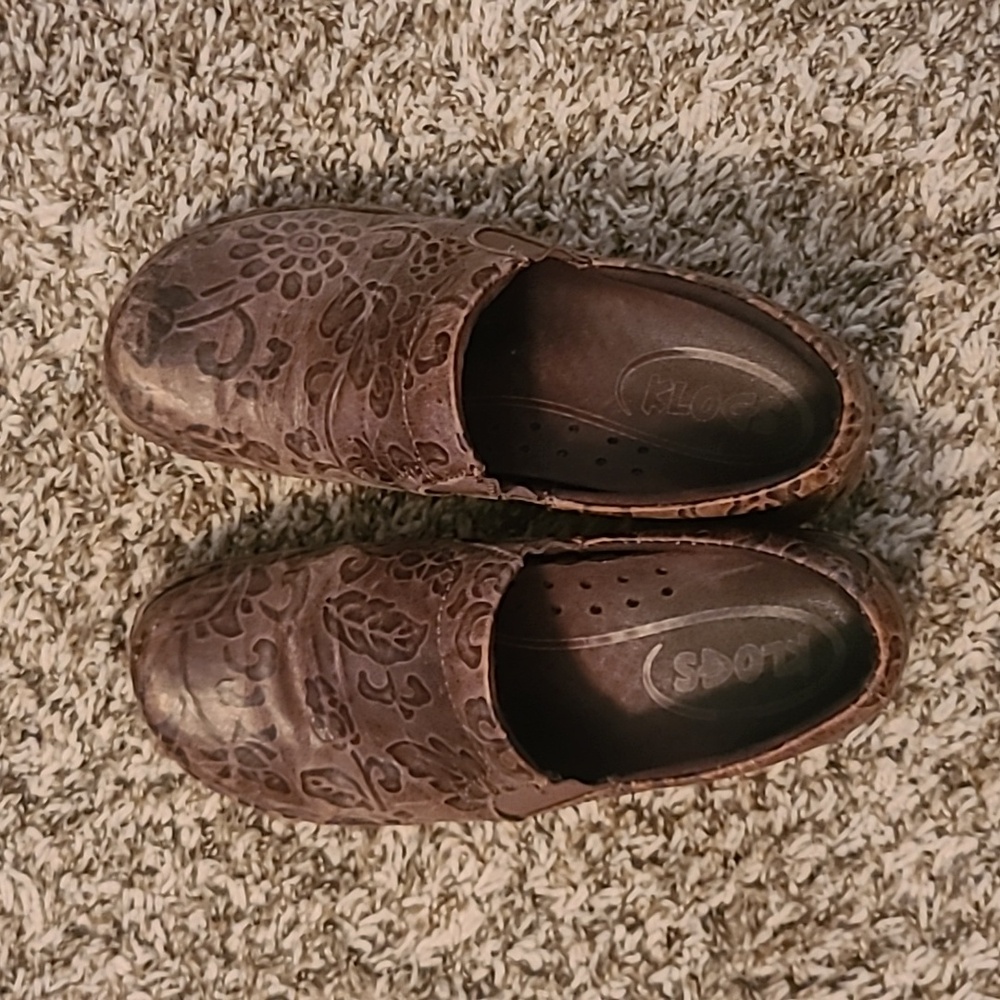 Brown Flower Klogs Size 7.5